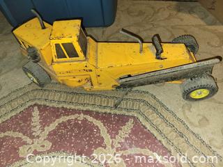 MaxSold Auction: 1980's Metal Tonka Road Grader - East Zorra-Tavistock (Ontario, Canada) SELLER MANAGED Downsizing Online Auction - Highway 59