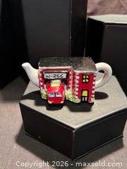 MaxSold Auction: Lot of 2 Vintage Red Rose Collectible Miniature Tea Pots Figurines  - Aurora (Ontario, Canada) SELLER MANAGED Estate Sale Online Auction -  Closs Square