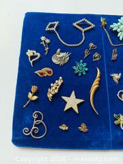 MaxSold Auction: Lady’s Brooches and Scarf Pins A - Metro Vancouver A (British Columbia, Canada) SELLER MANAGED Downsizing Online Auction - College Highroad