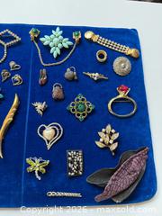 MaxSold Auction: Lady’s Brooches and Scarf Pins A - Metro Vancouver A (British Columbia, Canada) SELLER MANAGED Downsizing Online Auction - College Highroad