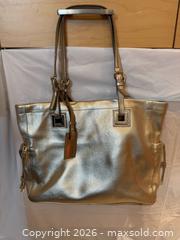 MaxSold Auction: New or Like New Purses/Handbags A - Metro Vancouver A (British Columbia, Canada) SELLER MANAGED Downsizing Online Auction - College Highroad