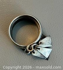 MaxSold Auction: Retro 925 Silver Ring - Marked  - Toronto (Ontario, Canada) PARTNER MANAGED Reseller Online Auction - Queen Street West