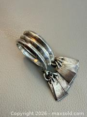 MaxSold Auction: Retro 925 Silver Ring - Marked  - Toronto (Ontario, Canada) PARTNER MANAGED Reseller Online Auction - Queen Street West