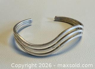 MaxSold Auction: Vintage 925 Silver Open Cuff Bangle / Bracelet - Marked  - Toronto (Ontario, Canada) PARTNER MANAGED Reseller Online Auction - Queen Street West