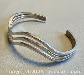 MaxSold Auction: Vintage 925 Silver Open Cuff Bangle / Bracelet - Marked  - Toronto (Ontario, Canada) PARTNER MANAGED Reseller Online Auction - Queen Street West
