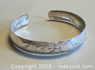 MaxSold Auction: Vintage 925 Silver Open Cuff Bangle / Bracelet - Marked  - Toronto (Ontario, Canada) PARTNER MANAGED Reseller Online Auction - Queen Street West