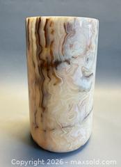 MaxSold Auction: Vintage Agate Stone Vase & Decorative Pottery Vase - Toronto (Ontario, Canada) PARTNER MANAGED Reseller Online Auction - Queen Street West