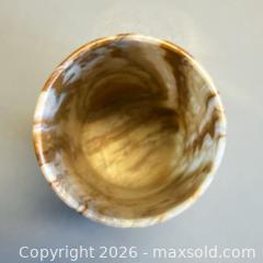 MaxSold Auction: Vintage Agate Stone Vase & Decorative Pottery Vase - Toronto (Ontario, Canada) PARTNER MANAGED Reseller Online Auction - Queen Street West