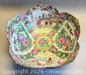 MaxSold Auction: Vintage Chinese Rose Medallion Porcelain Bowl - Toronto (Ontario, Canada) PARTNER MANAGED Reseller Online Auction - Queen Street West