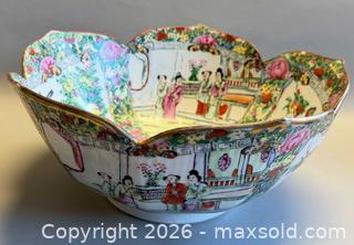 MaxSold Auction: Vintage Chinese Rose Medallion Porcelain Bowl - Toronto (Ontario, Canada) PARTNER MANAGED Reseller Online Auction - Queen Street West