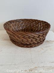 MaxSold Auction: Mixed Lot of Four Vintage Woven Baskets/Trays  - Kingston (Ontario, Canada) SELLER MANAGED Downsizing Online Auction - Bishop Street