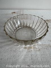 MaxSold Auction: Vintage Ribbed Clear Glass Medium Serving Bowl - Kingston (Ontario, Canada) SELLER MANAGED Downsizing Online Auction - Bishop Street