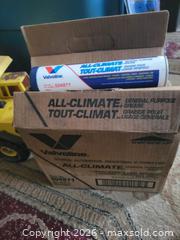 MaxSold Auction: 9 New Valvoline All Climate Grease 9x400g - East Zorra-Tavistock (Ontario, Canada) SELLER MANAGED Downsizing Online Auction - Highway 59 Lot 92