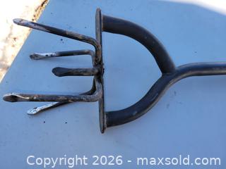 MaxSold Auction: Fiskars Extended Reach Tiller - East Zorra-Tavistock (Ontario, Canada) SELLER MANAGED Downsizing Online Auction - Highway 59 Lot 92