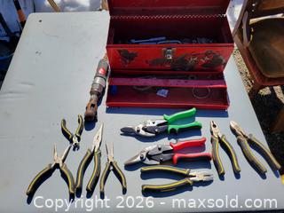 MaxSold Auction: Old Tool Box and Miss Tools - East Zorra-Tavistock (Ontario, Canada) SELLER MANAGED Downsizing Online Auction - Highway 59 Lot 92