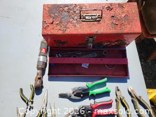 MaxSold Auction: Old Tool Box and Miss Tools - East Zorra-Tavistock (Ontario, Canada) SELLER MANAGED Downsizing Online Auction - Highway 59 Lot 92
