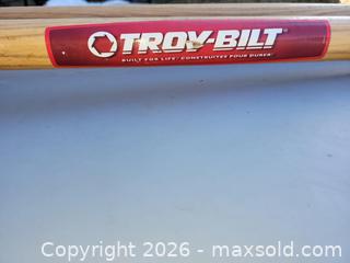 MaxSold Auction: Post Hole Digger Shovel - East Zorra-Tavistock (Ontario, Canada) SELLER MANAGED Downsizing Online Auction - Highway 59 Lot 92