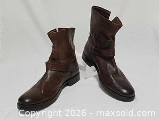 MaxSold Auction: Fyre Natalie Women's Short Boots Size 11 - Toronto (Ontario, Canada) PARTNER MANAGED Reseller Online Auction - Queen Street West