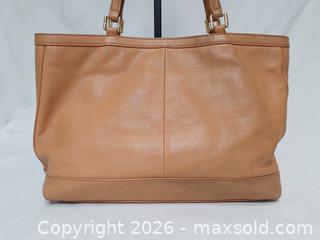 MaxSold Auction: Tory Burch Holly East/West Brown Leather Tote Shoulder Handbag  - Toronto (Ontario, Canada) PARTNER MANAGED Reseller Online Auction - Queen Street West