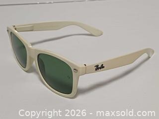MaxSold Auction: Vintage Ray-Ban USA Wayfarer Unisex Ivory Sunglasses  - Toronto (Ontario, Canada) PARTNER MANAGED Reseller Online Auction - Queen Street West