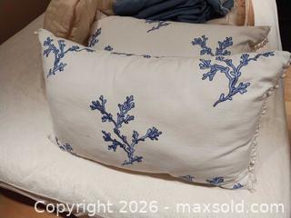 MaxSold Auction: Bedding B - Toronto (Ontario, Canada) Downsizing Online Auction - Kimbark Blvd 