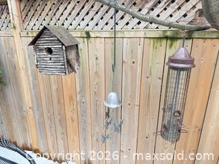MaxSold Auction: Bird feeders & wind chimes D - Toronto (Ontario, Canada) Downsizing Online Auction - Kimbark Blvd 