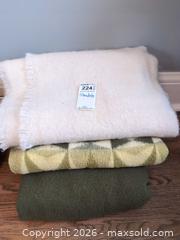 MaxSold Auction: Blankets B - Toronto (Ontario, Canada) Downsizing Online Auction - Kimbark Blvd 