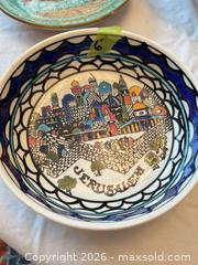 MaxSold Auction: Bowls Plus B  - Toronto (Ontario, Canada) Downsizing Online Auction - Kimbark Blvd 