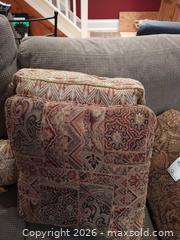 MaxSold Auction: Decorative Pillows B - Toronto (Ontario, Canada) Downsizing Online Auction - Kimbark Blvd 