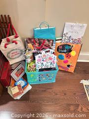 MaxSold Auction: Gift Bags B  - Toronto (Ontario, Canada) Downsizing Online Auction - Kimbark Blvd 