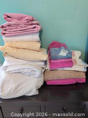 MaxSold Auction: Linen and Towels B - Toronto (Ontario, Canada) Downsizing Online Auction - Kimbark Blvd 