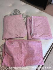 MaxSold Auction: Linen and Towels B - Toronto (Ontario, Canada) Downsizing Online Auction - Kimbark Blvd 
