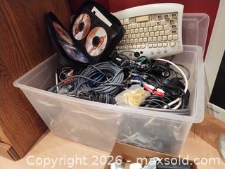 MaxSold Auction: Nintendo DS Lite, Xbox 360 games, Samsung Monitor B - Toronto (Ontario, Canada) Downsizing Online Auction - Kimbark Blvd 