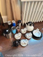 MaxSold Auction: Teapot And Cups B  - Toronto (Ontario, Canada) Downsizing Online Auction - Kimbark Blvd 