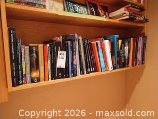 MaxSold Auction: Textbooks and Comics B - Toronto (Ontario, Canada) Downsizing Online Auction - Kimbark Blvd 