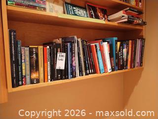 MaxSold Auction: Textbooks and Comics B - Toronto (Ontario, Canada) Downsizing Online Auction - Kimbark Blvd 