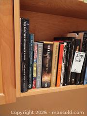 MaxSold Auction: Textbooks and Comics B - Toronto (Ontario, Canada) Downsizing Online Auction - Kimbark Blvd 