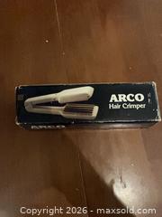 MaxSold Auction: ARCO E02 Hair Crimper Gold Plates White Body - Coquitlam (British Columbia, Canada) SELLER MANAGED Reseller Online Auction - Robson Drive