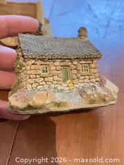 MaxSold Auction: Lilliput Lane Bro Dawel Collectible Miniature House - Coquitlam (British Columbia, Canada) SELLER MANAGED Reseller Online Auction - Robson Drive
