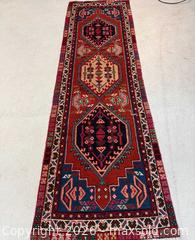 MaxSold Auction: Persain Runner - Toronto (Ontario, Canada) PARTNER MANAGED Reseller Online Auction - Roehampton Avenue