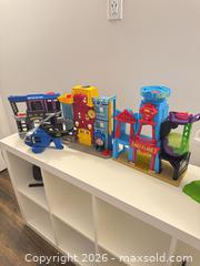 MaxSold Auction: DC & Superman Multi-Color Plastic Playset with Vehicles - King (Ontario, Canada) SELLER MANAGED Moving Online Auction -  Wells Orchard Crescent