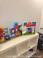 MaxSold Auction: DC & Superman Multi-Color Plastic Playset with Vehicles - King (Ontario, Canada) SELLER MANAGED Moving Online Auction -  Wells Orchard Crescent