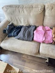 MaxSold Auction: Lot of 5–7 Jackets, Boots & Sweatshirt — Mixed Colors & Materials - King (Ontario, Canada) SELLER MANAGED Moving Online Auction -  Wells Orchard Crescent