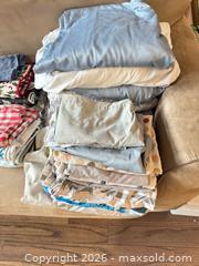MaxSold Auction: Mixed bedding and towel lot — queen sheets, pillowcases, towels - King (Ontario, Canada) SELLER MANAGED Moving Online Auction -  Wells Orchard Crescent