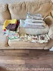 MaxSold Auction: Mixed Bedding & Towels Lot — Assorted Sizes, Colors, Materials - King (Ontario, Canada) SELLER MANAGED Moving Online Auction -  Wells Orchard Crescent
