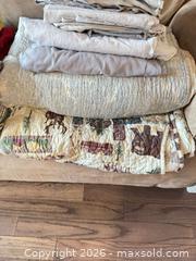 MaxSold Auction: Mixed Bedding & Towels Lot — Assorted Sizes, Colors, Materials - King (Ontario, Canada) SELLER MANAGED Moving Online Auction -  Wells Orchard Crescent