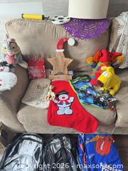 MaxSold Auction: Mixed Lot: Backpacks, Plush, Kids Bedding & Home Decor - King (Ontario, Canada) SELLER MANAGED Moving Online Auction -  Wells Orchard Crescent