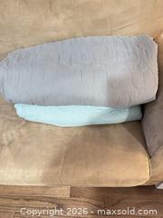 MaxSold Auction: Set of 2 Full/Queen Quilted Cotton Coverlets, Light Gray & Aqua - King (Ontario, Canada) SELLER MANAGED Moving Online Auction -  Wells Orchard Crescent
