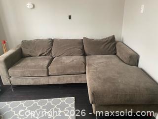 MaxSold Auction: couch  - Clarington (Ontario, Canada) SELLER MANAGED Moving Online Auction - Cornish Drive
