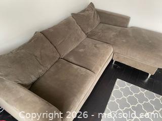 MaxSold Auction: couch  - Clarington (Ontario, Canada) SELLER MANAGED Moving Online Auction - Cornish Drive